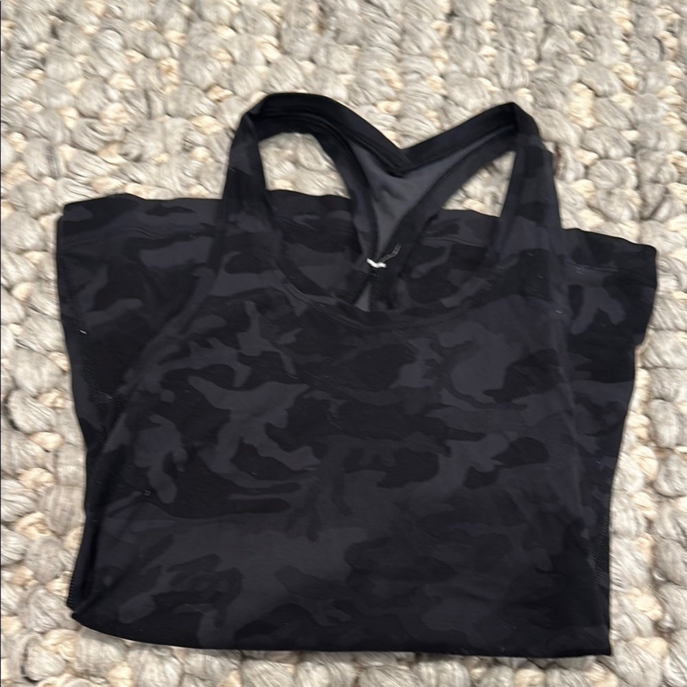 Lululemon women’s Tank